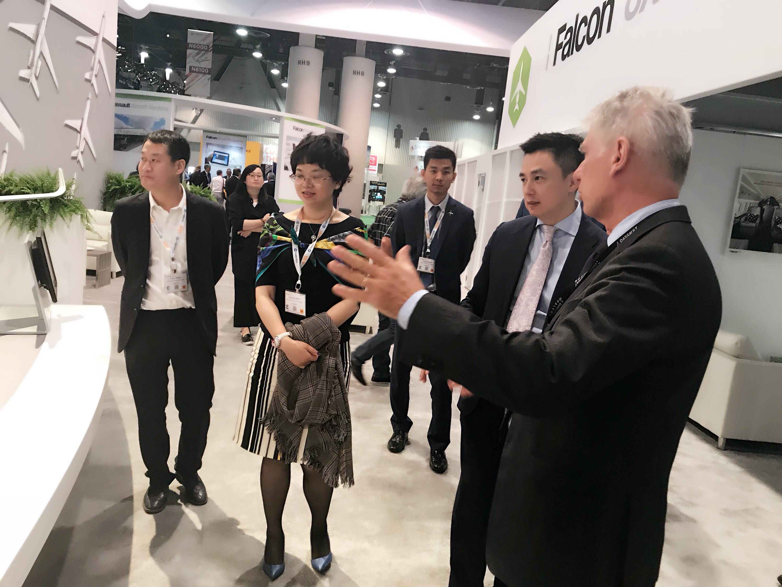 国产熟妇婬乱一区二区