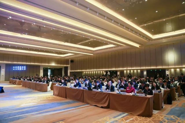 国产熟妇婬乱一区二区