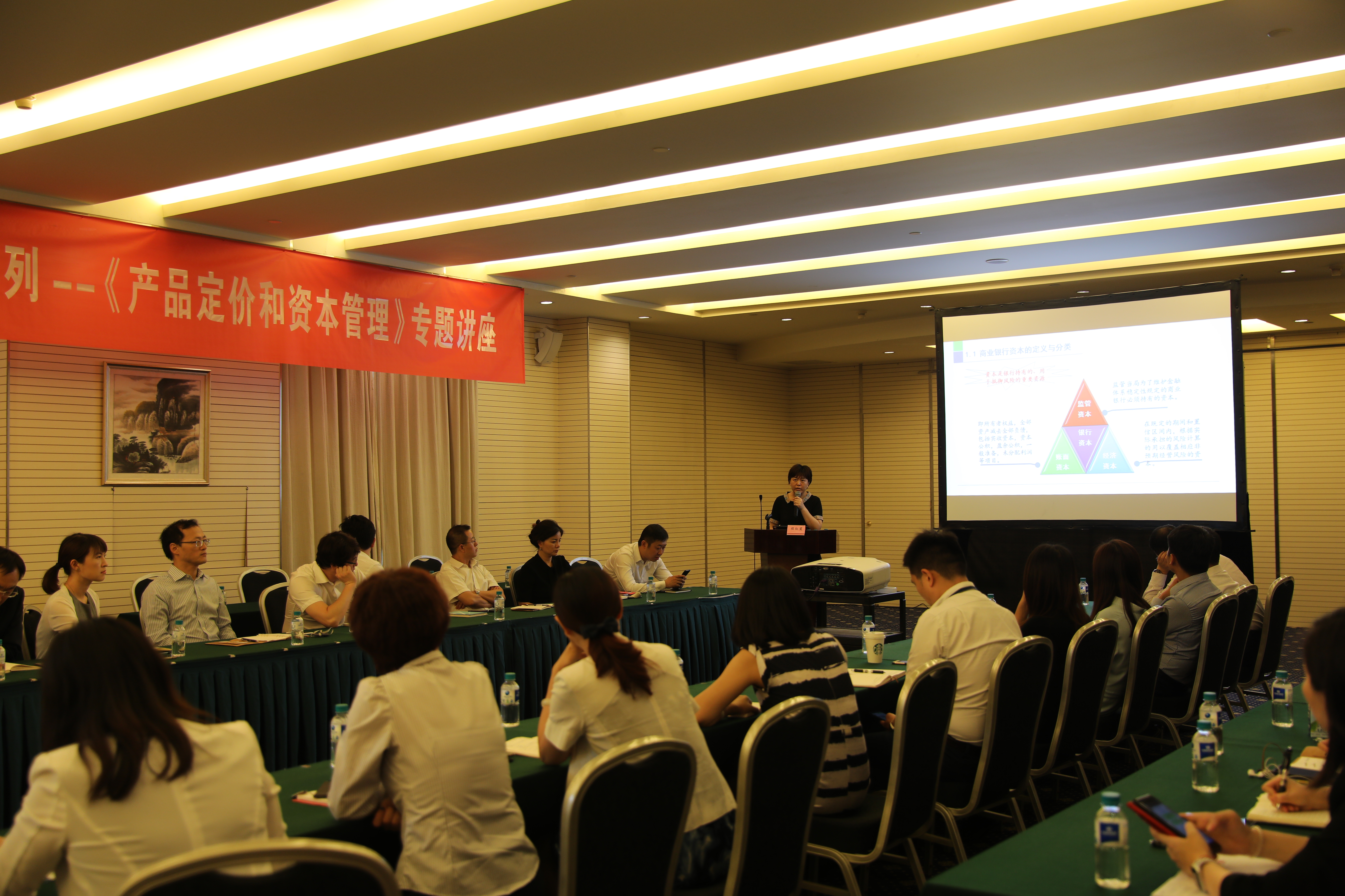 国产熟妇婬乱一区二区