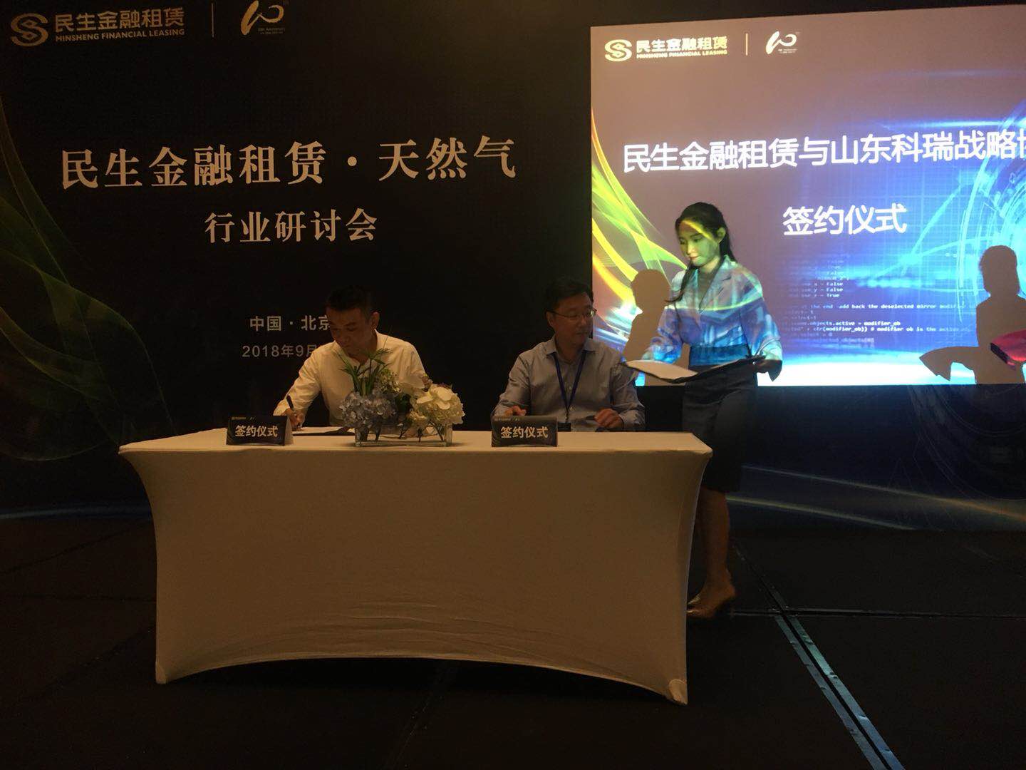 国产熟妇婬乱一区二区