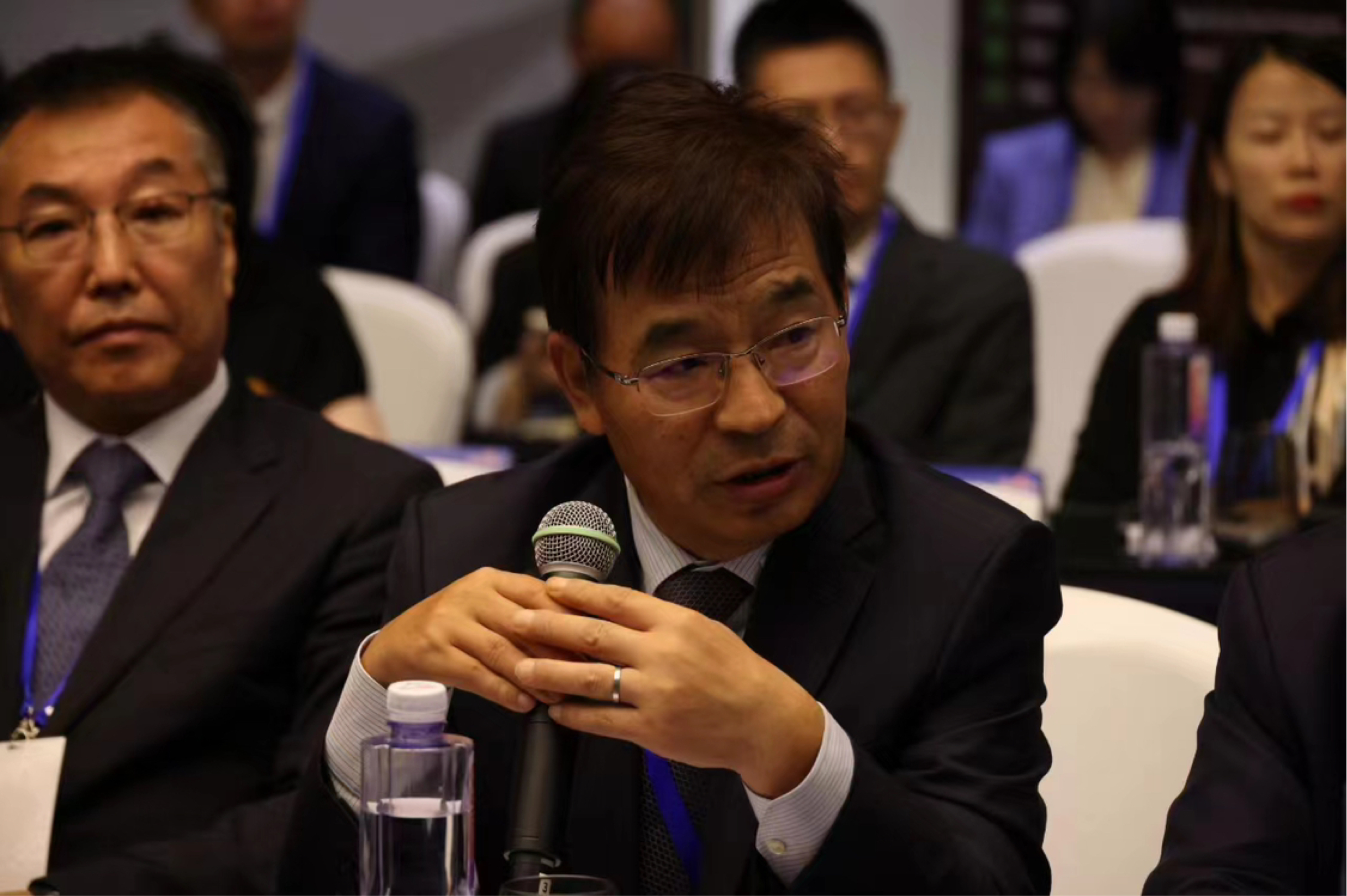 国产熟妇婬乱一区二区